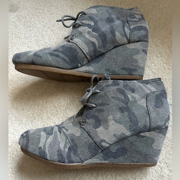 TOMS camo wedges NWOT - Picture 4 of 5